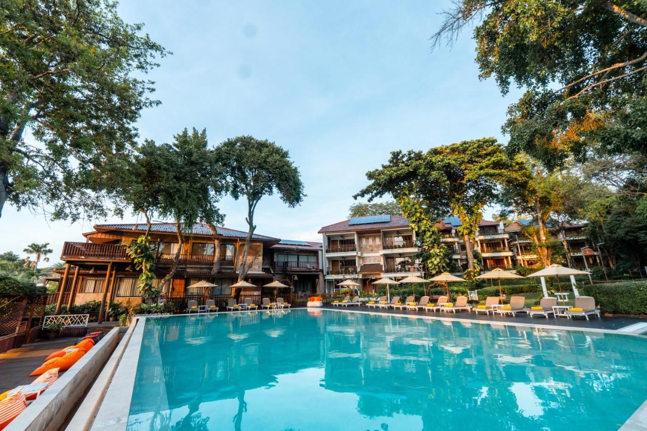 Birds & Bees Resort