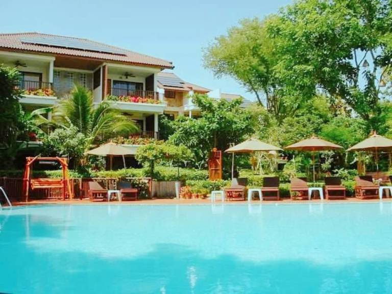 Birds & Bees Resort