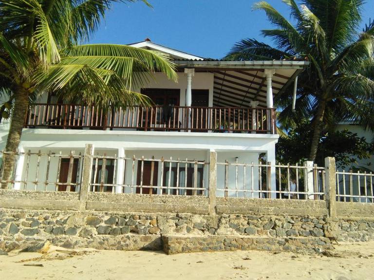 Rock Beach Villa Talpe