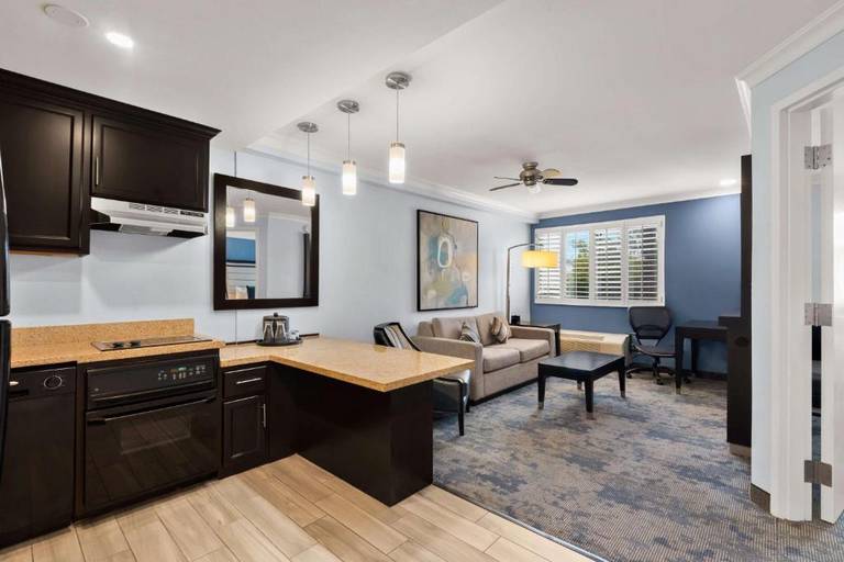 Best Western Plus Manhattan Beach Hotel