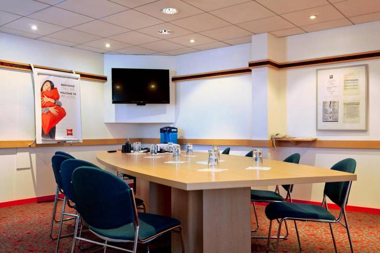 ibis Lyon Est Bron