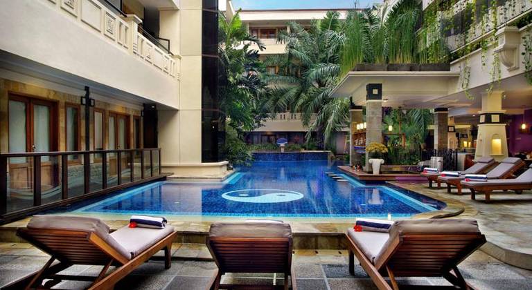 Famous Hotel Kuta