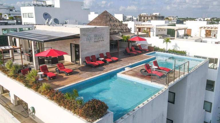 Grand Fifty Suites