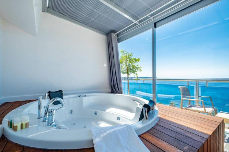 Pearly Hotel & Spa