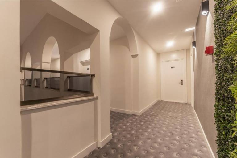 Tema 242 Hotel
