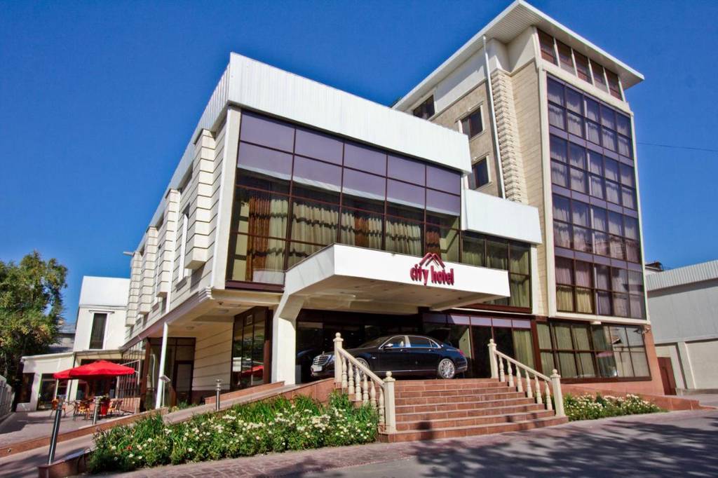 City Hotel Bishkek 4*