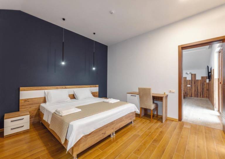 10 Keys Boutique Hotel