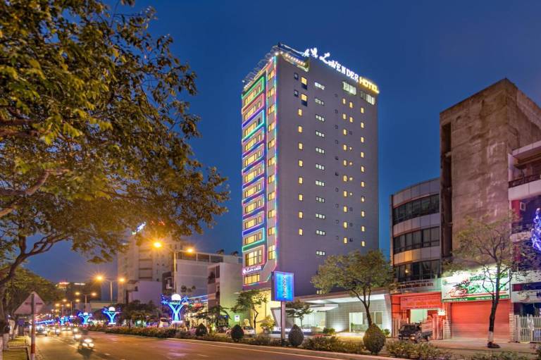 Lavender Riverside Hotel