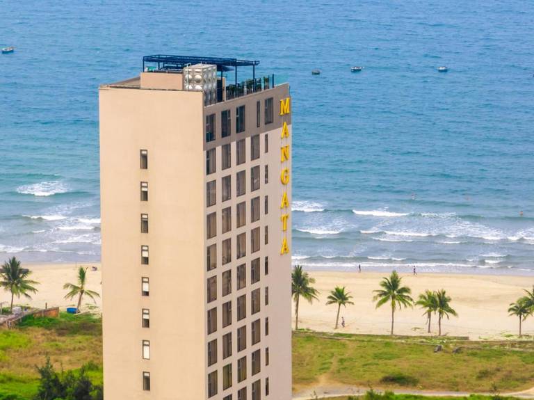Mangata Beachfront Hotel