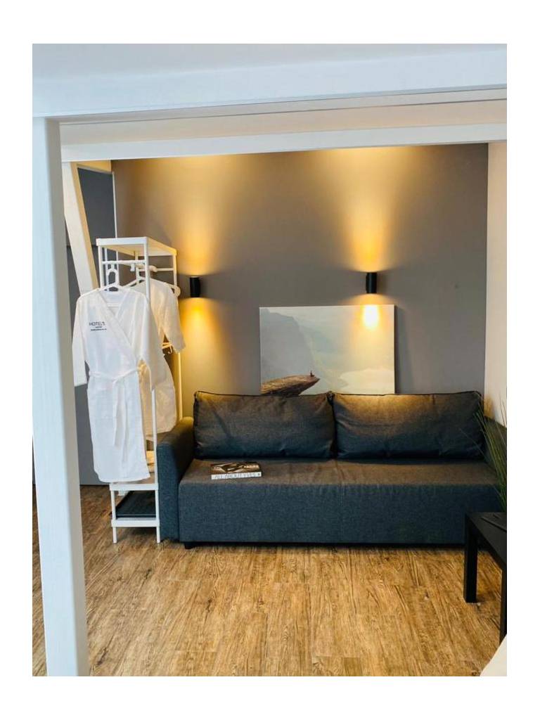 Hotel 13
