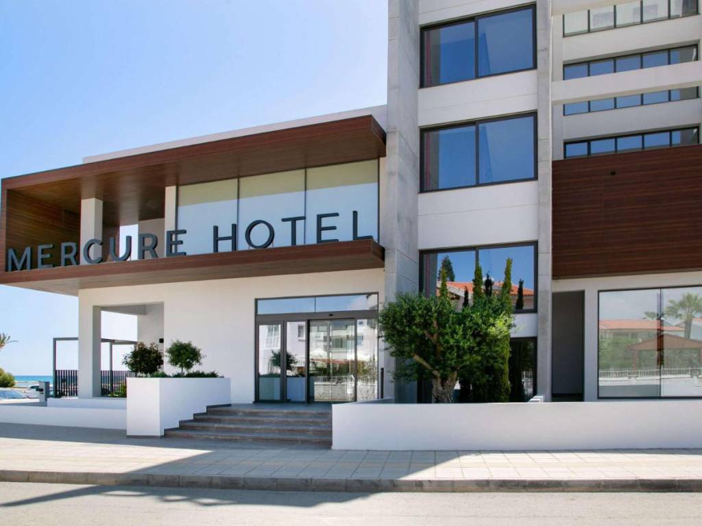 Mercure Larnaca Beach Resort 4*