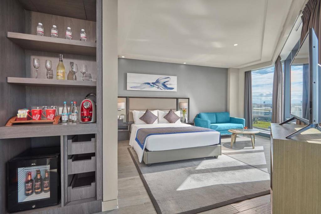Savoy Hotel Manila 4*