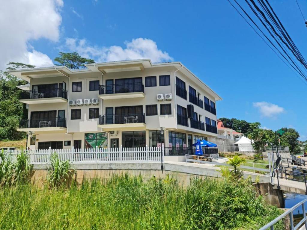 B Holiday Apartments 4*