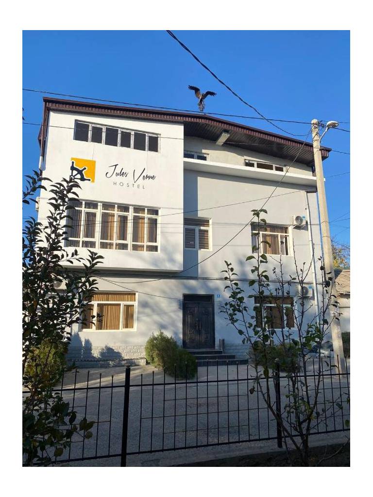 Jules Verne Hostel