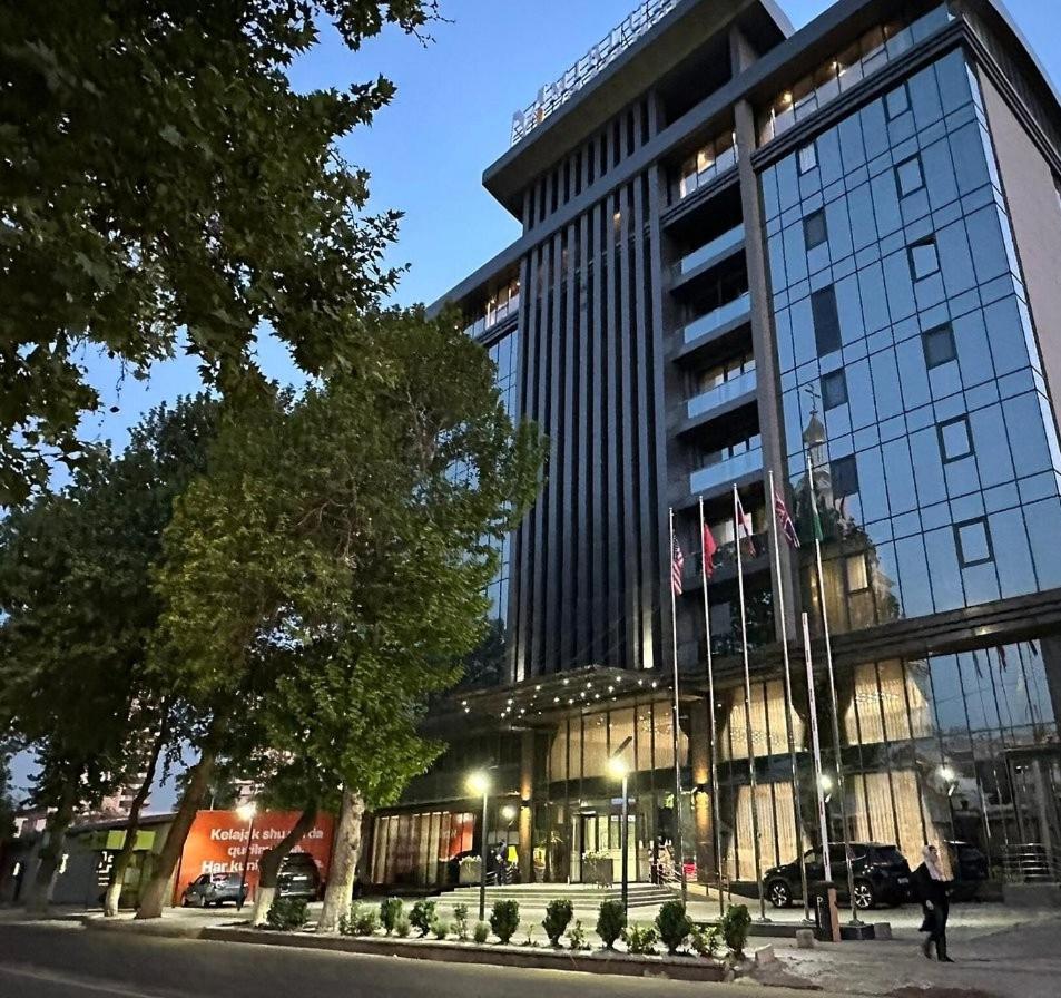 Mir Luxe Plaza