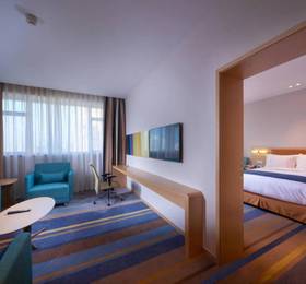 Holiday Inn Express Shanghai Zhenping в Шанхае