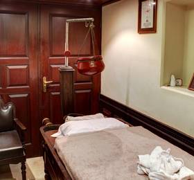 Palace On Ganges - Heriatge Hotel в Варанаси