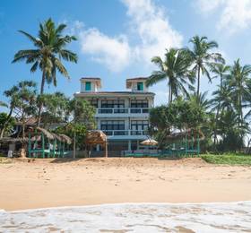 At Ease Beach Hotel в Хиккадуве