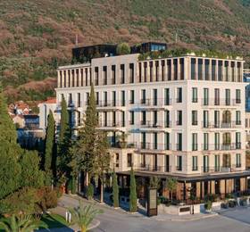 Porto Palace в Тивате