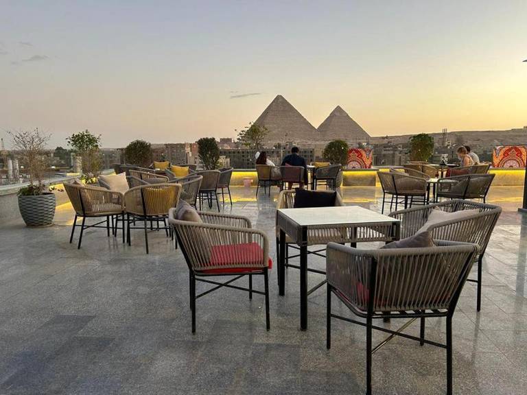 Pyramid Front Hotel