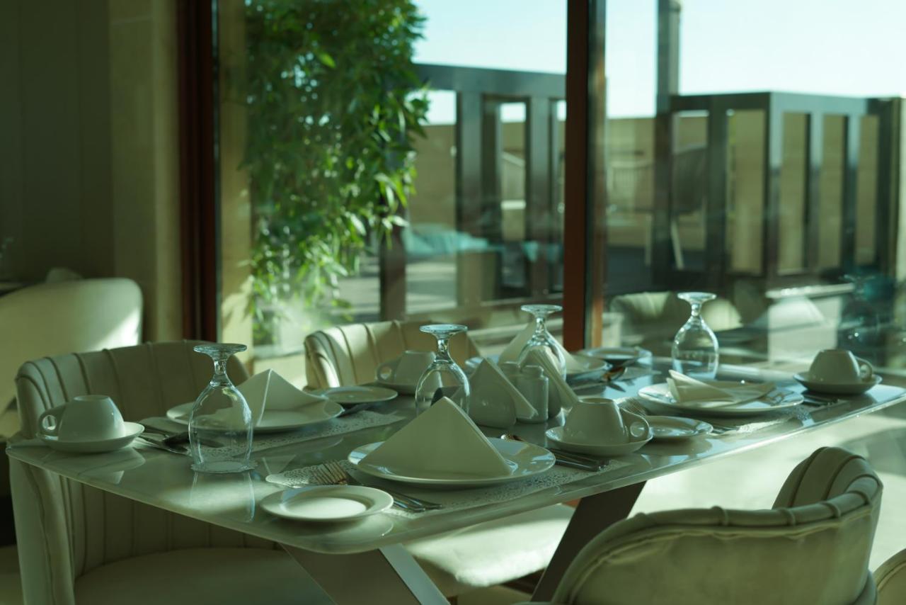 La Zona Continental Hotel