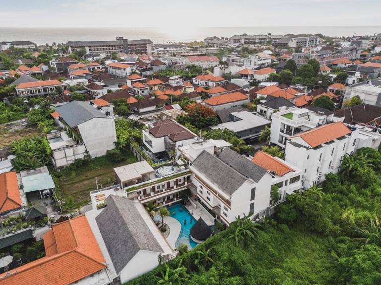 Roomates Hostel & Surf Camp Canggu by Ini VIE Hospitality