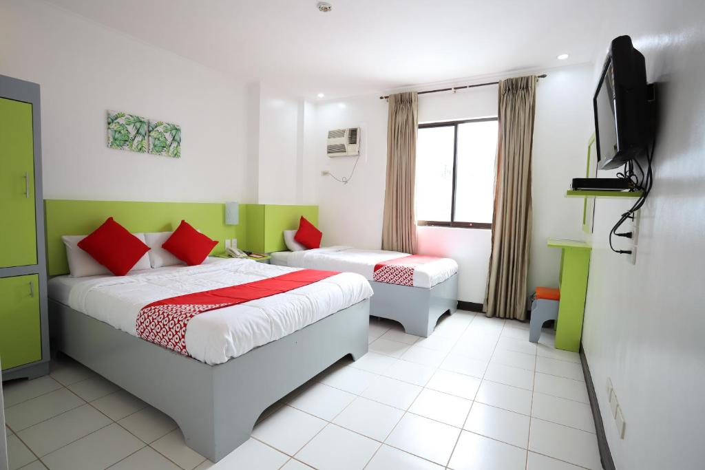 OYO 210 Apple Tree Suites