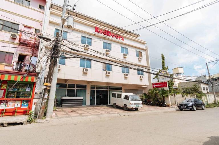 RedDoorz @ Bonifacio St Cebu