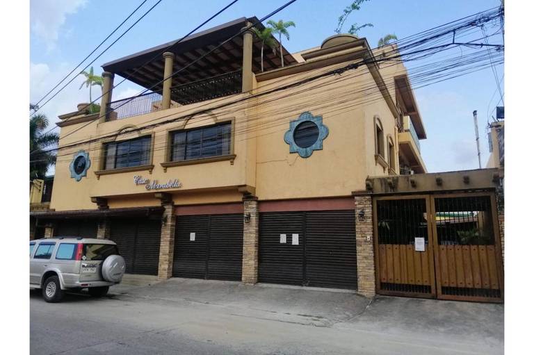 RedDoorz @ Casa Marabella Villamonte Bacolod City