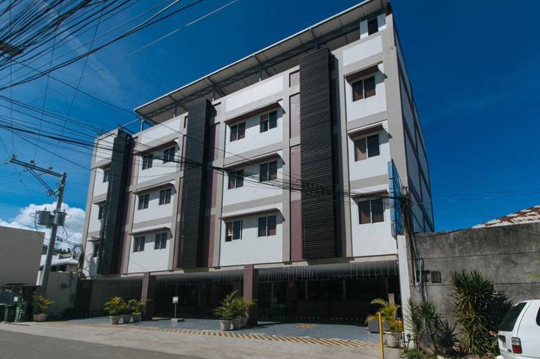 RedDoorz @ Leoncia Apartelle Mandaue City