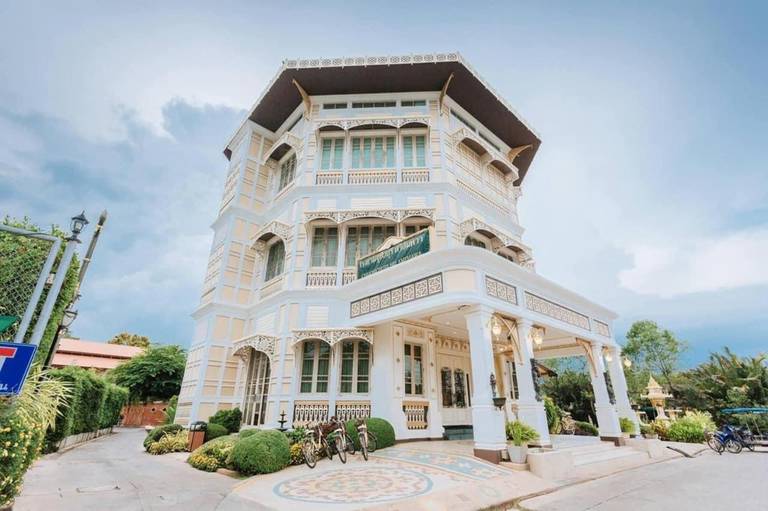 Chuchai Buri Sri Amphawa