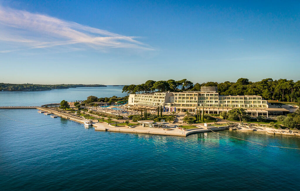 Isabella Island Hotel
