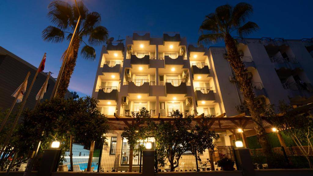 Opera Boutique Hotel 3*