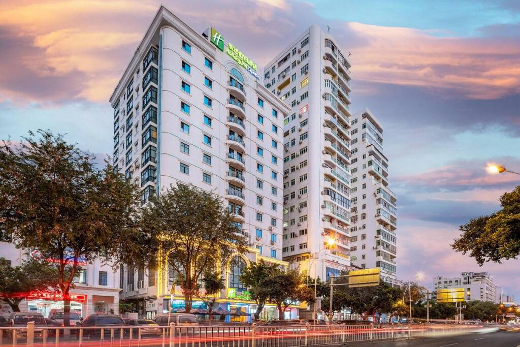 Holiday Inn Express Sanya Bay 3*