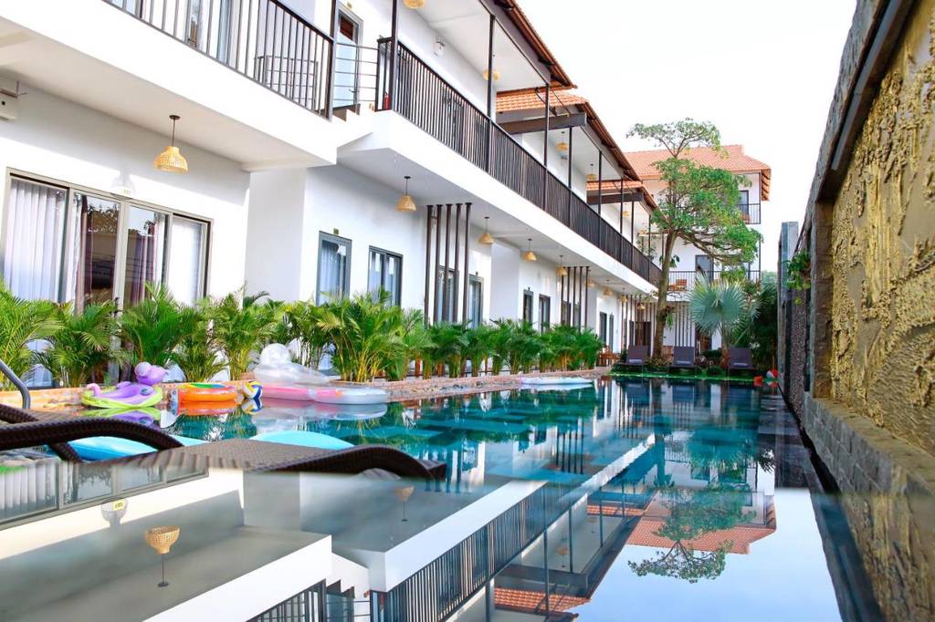 Aurora House 3*