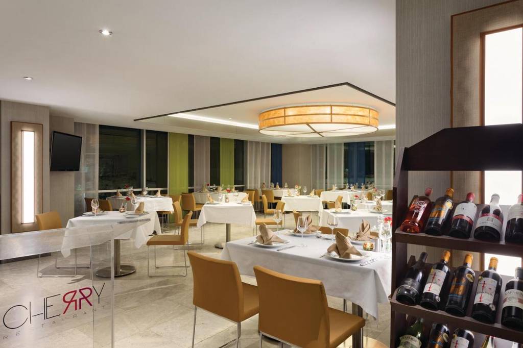 Ramada Hotel Suites by Wyndham Kemalpasa 4*