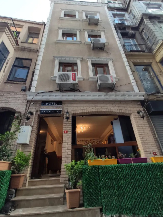 Peradise Hotel 3*