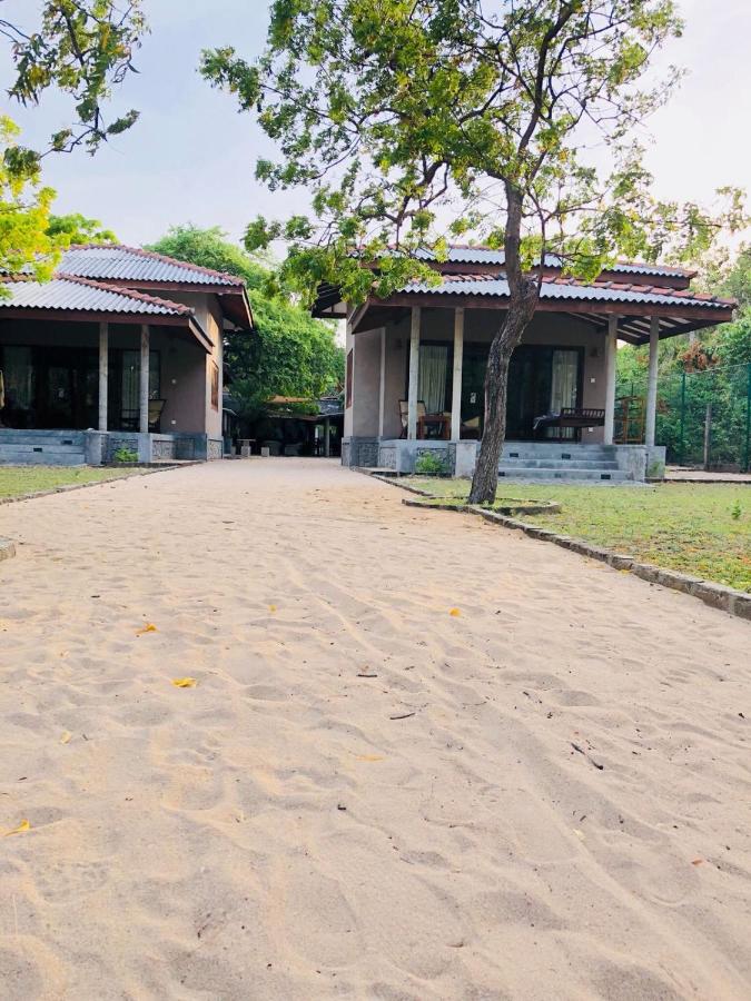 Nagenahira Beach Villa, Nilaveli 3*