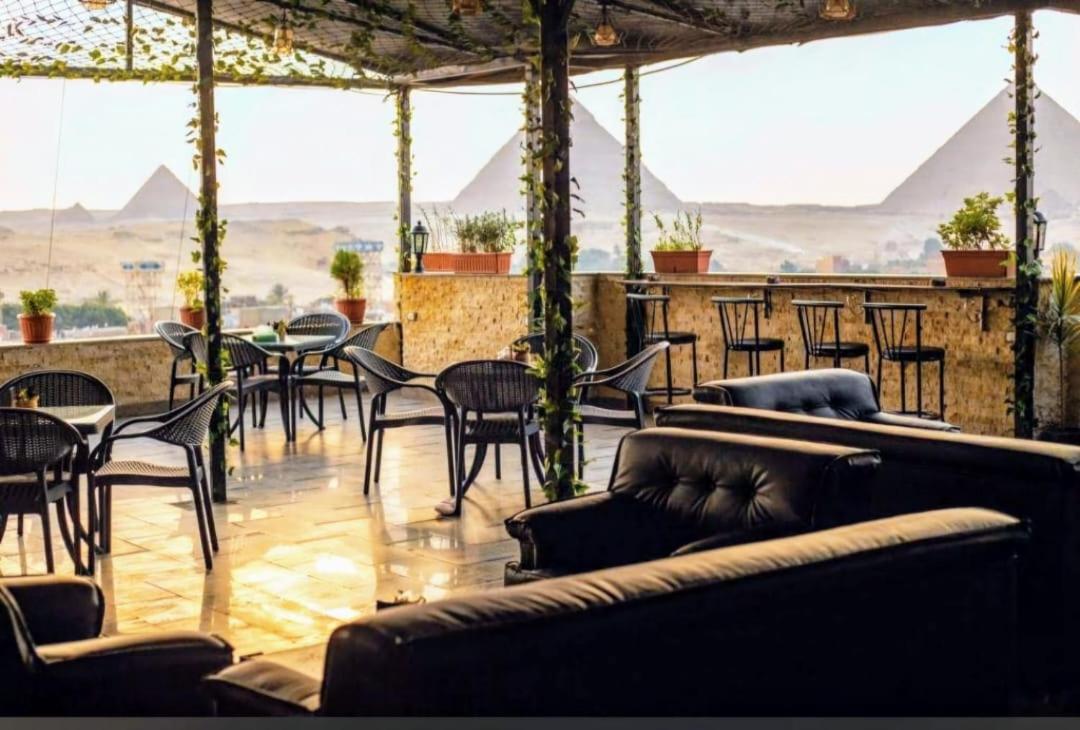 Topaz Pyramids View Inn
