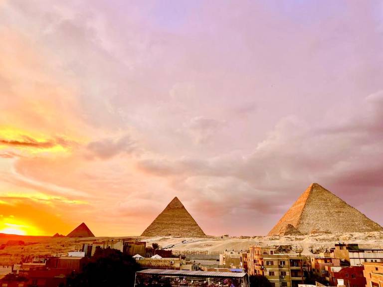 The Pyramids Inn Cheops