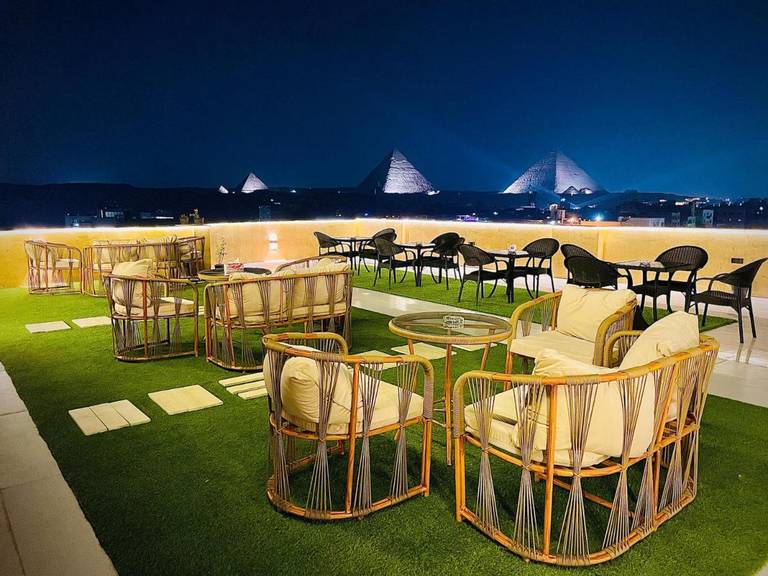 Palm Pyramids View Inn