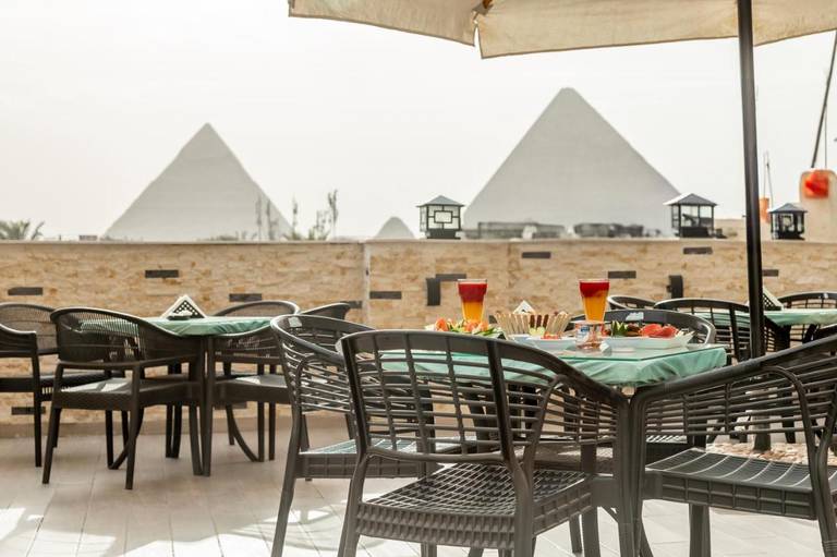 Night Pyramids Inn