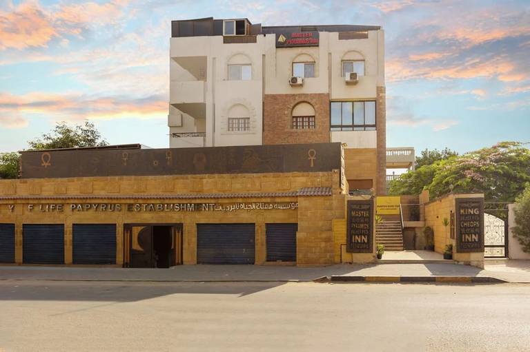 Master Pyramids Inn
