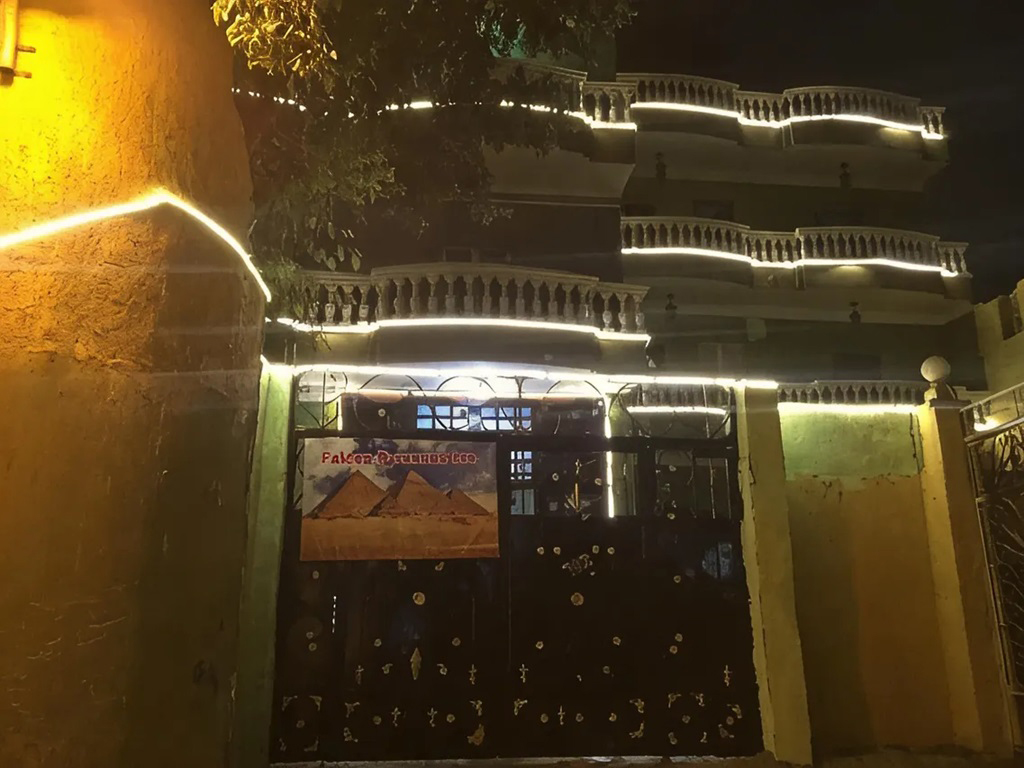 Falcon pyramids inn