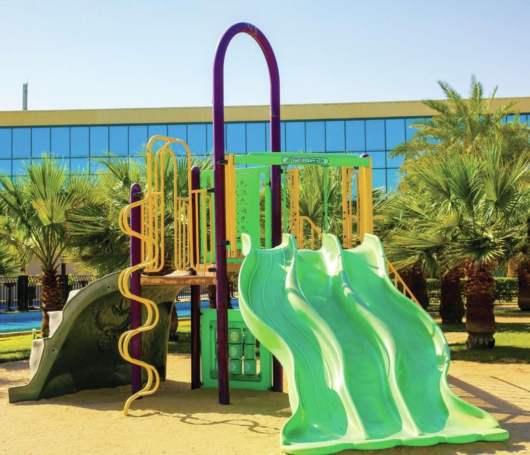 Hilton Kuwait Resort 5*
