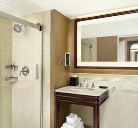 Sheraton Centre Toronto Hotel в Торонто