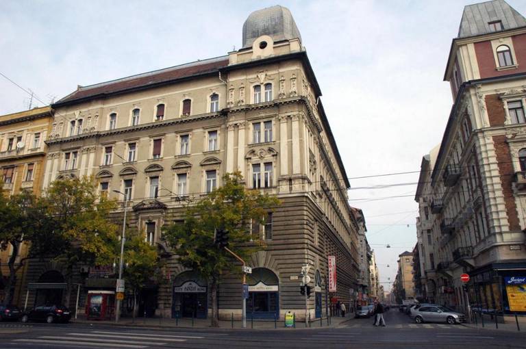 City Hotel Ring