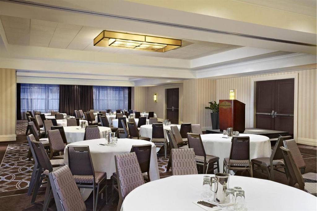 Le Centre Sheraton Montreal Hotel 4*